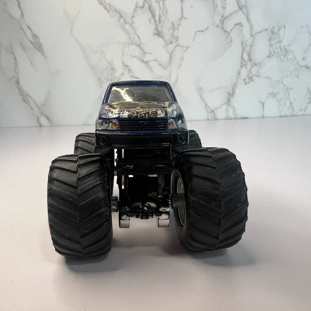 Hot Wheels‎ Monster Jam Bounty Hunter Freestyle Champion 2005, 1/64, Silver Rims